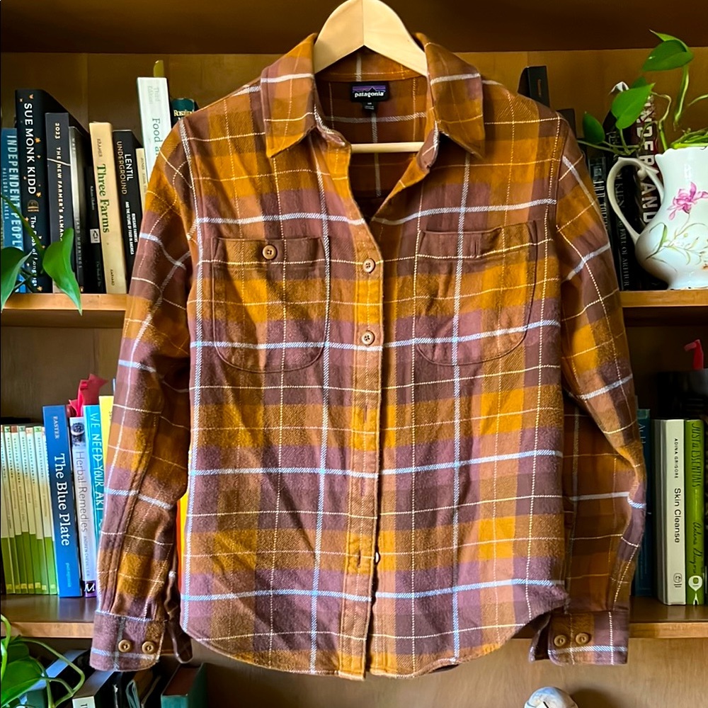 Patagonia. Ochre plaid flannel.